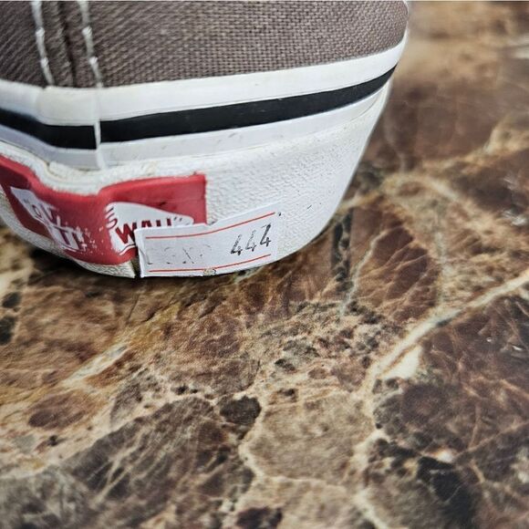 Vans women's Off The Wall skateboard low gray shoe size 8.5. 444 - Picture 10 of 10